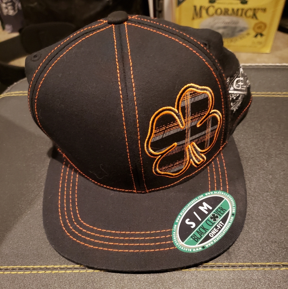 Black Clover fitted hat s/m